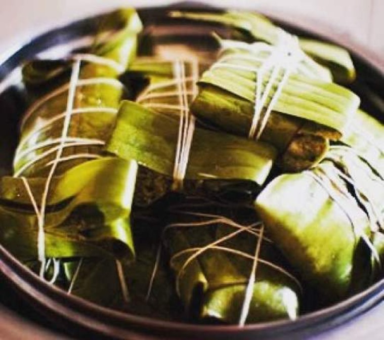 Patri ni machi, a Parsi delicacy where fish is marinated and steamed in a banana leaf. (Photo: IdealCornerIndia/Instagram)