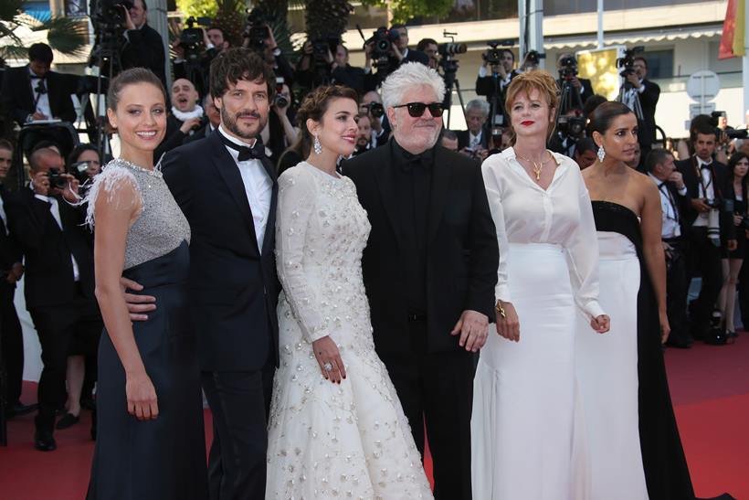 Kristen Stewart, Lars Eidinger, Cannes 2016, cannes, Cannes 2016 updates, Cannes 2016 red carpet, Cannes 2016 photos, Chloe Sevigny, director Olivier Assayas, Adriana Ugarte, Emma Suarez, Pedro Almodovar, entertainment photos