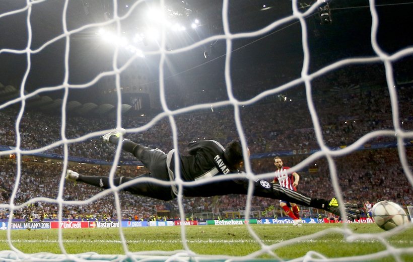 Juanfran, Juanfran penalty, Real Madrid, Real Madrid Champions League, Real Madrid Atletico Madrid Champions League, Real Madrid photos, Real Madrid Champions League photos, RM celebrations, RM photos, RM vs ATM UCL, football photos