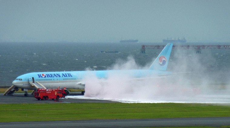 korean air, korean air fire, korean air accident, korean air japan, japan airport, haneda airport, korean air fire accident, korean air engine, korean air passengers