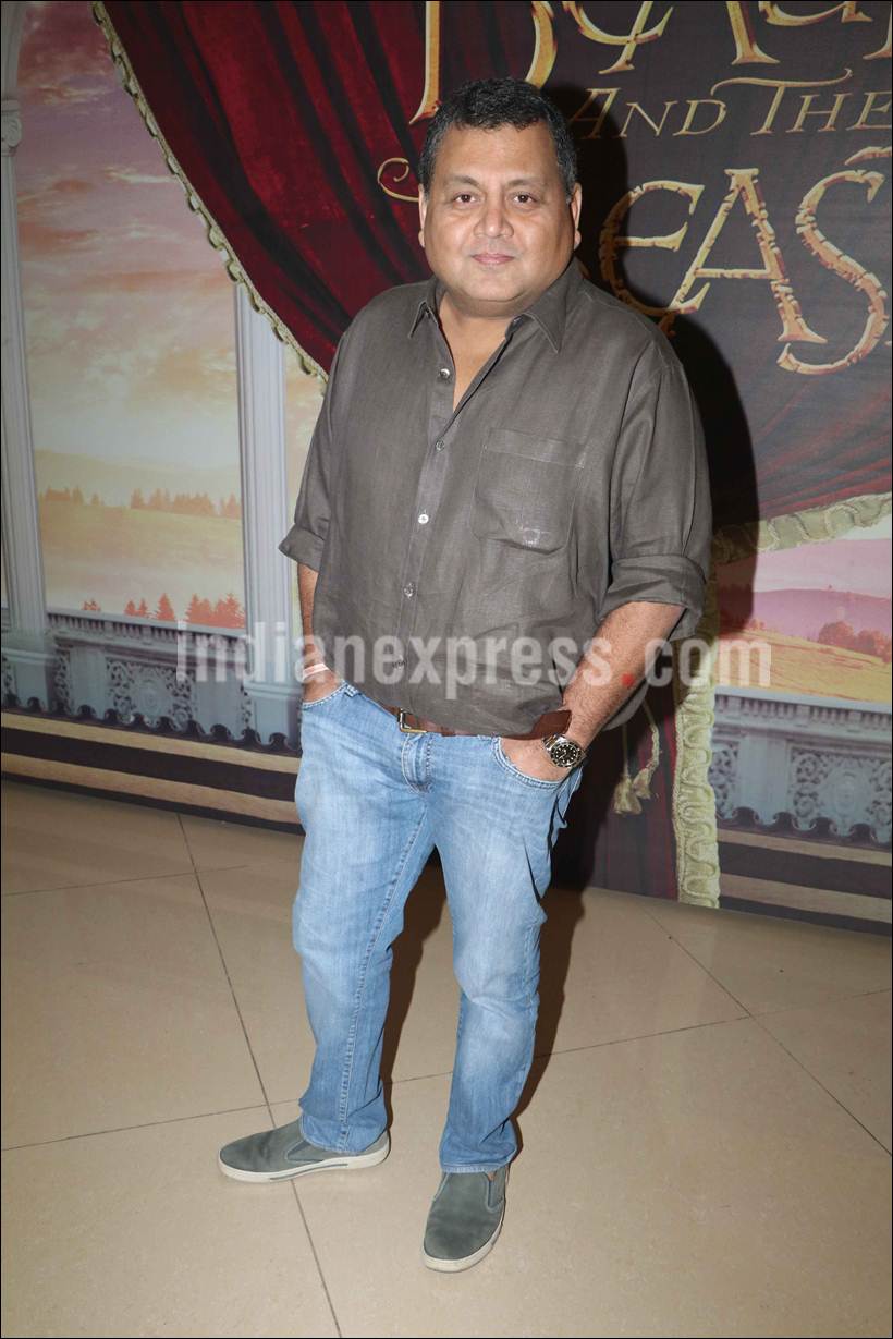 Varun Dhawan, Boman Irani, Varun Dhawan film, Boman Irani photos, Zenobia Irani, Gurmeet Singh, Debina Bonnerjee, Sargun Mehta, Kunal Vijayakar, entertainment photos