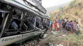 himachal pradesh, mandi, himachal bus accident, mandi bus accident, himachal gorge bus accident, virbhadra singh bus accident compensation, mandi bus accident rescue works, himachal news, india news, latest news