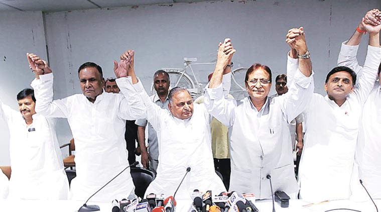 mulayam singh yadav, samajwadi party, uttar pradesh, beni prasad verma, beni prasad verma rejon sp, akhilesh yadav, up 2017 election, beni rejoins samajwadi party, beni prasad verma samajwadi party, uttar pradesh news, india news, latest news