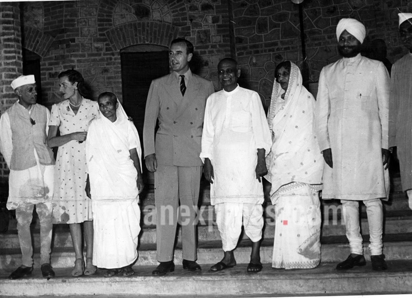jawaharlal nehru, jawaharlal nehru birthday, nehru birthday, childrens day, first prime minister, jawaharlal nehru photos, jawaharlal nehru rare photos, jawaharlal nehru rare pictures, india news, nehru historic photos, nehru news, latest news