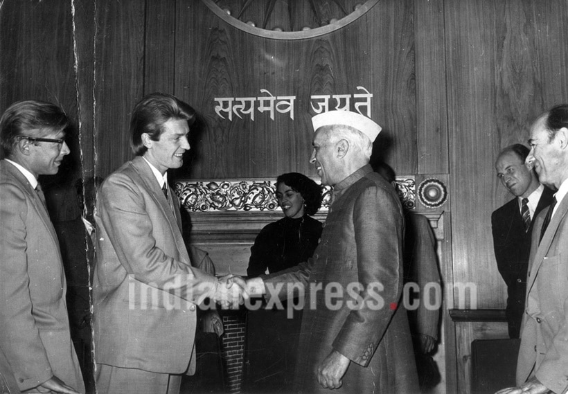 jawaharlal nehru, jawaharlal nehru birthday, nehru birthday, childrens day, first prime minister, jawaharlal nehru photos, jawaharlal nehru rare photos, jawaharlal nehru rare pictures, india news, nehru historic photos, nehru news, latest news
