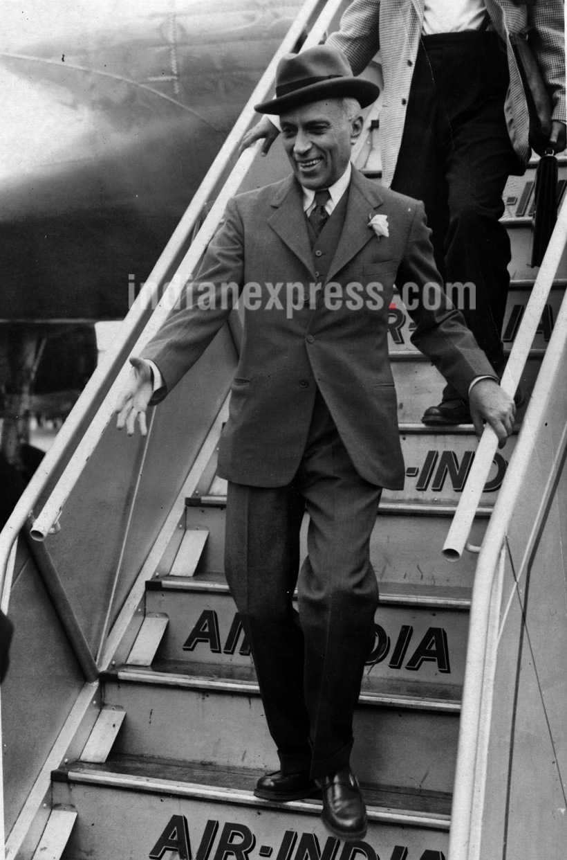 jawaharlal nehru, jawaharlal nehru birthday, nehru birthday, childrens day, first prime minister, jawaharlal nehru photos, jawaharlal nehru rare photos, jawaharlal nehru rare pictures, india news, nehru historic photos, nehru news, latest news