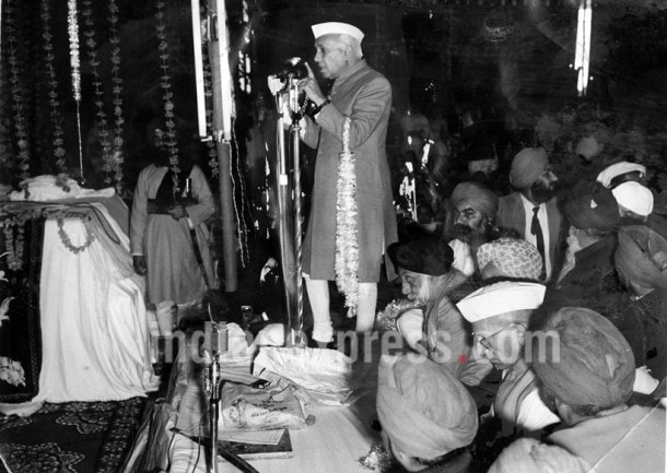 PHOTOS: Rare pictures of Nehru with Indira Gandhi, Edwina Mountbatten ...
