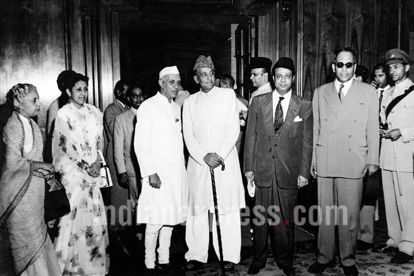 jawaharlal nehru, jawaharlal nehru birthday, nehru birthday, childrens day, first prime minister, jawaharlal nehru photos, jawaharlal nehru rare photos, jawaharlal nehru rare pictures, india news, nehru historic photos, nehru news, latest news