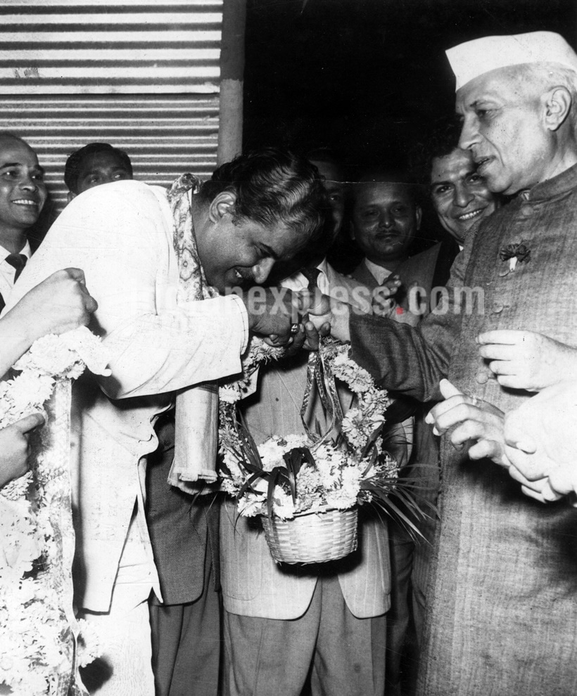 jawaharlal nehru, jawaharlal nehru birthday, nehru birthday, childrens day, first prime minister, jawaharlal nehru photos, jawaharlal nehru rare photos, jawaharlal nehru rare pictures, india news, nehru historic photos, nehru news, latest news