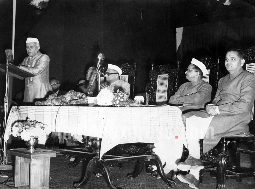 jawaharlal nehru, jawaharlal nehru birthday, nehru birthday, childrens day, first prime minister, jawaharlal nehru photos, jawaharlal nehru rare photos, jawaharlal nehru rare pictures, india news, nehru historic photos, nehru news, latest news