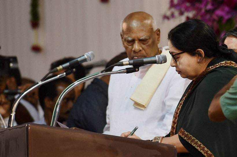 Jayalalithaa, Jaya, Jayalalithaa swearing in, Jaya swearing in, CM Jayalalithaa, CM Jaya, Tamil Nadu, Tamil Nadu politics, M K Stalin, AIADMK, DMK
