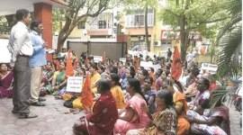 All India Beedi Workers’ Federation, beedi workers, Bharatiya Mazdoor Sangh, BMS, pune mP anil shirole, beedi worker problems, health problems of beedi workers, indian express pune, pune news