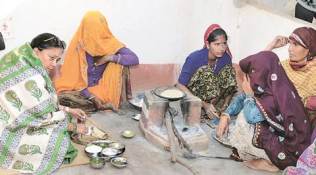 Vasundhara Raje, Pradhan Mantri Ujwala Yojana, LPG connection jaipur news, rajasthan news, indian express news