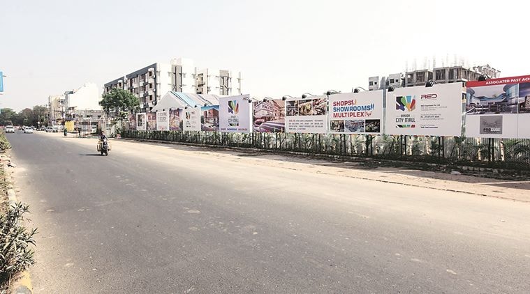 BR1-VMC3: A mall has been announced at the site of Mukhyamantri Gruh Yojana slum rehabilitation scheme in Manjalpur in Vadodara 01-03-2016