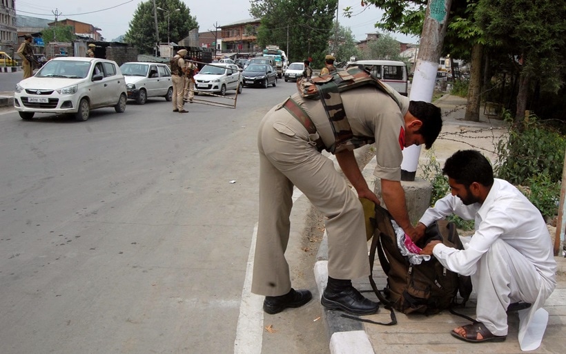 Srinagar attack, Militant attack, Srinagar police attack, Hizbul Mujahideen, Zadibal police, terrorism srinagar, J&K police, J&K militants, J&K terrorism
