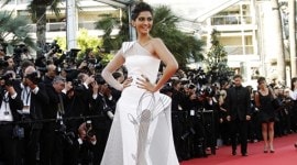 sonam kapoor, aishwarya rai bachchan, cannes, cannes 2016, cannes film festival, cannes film fest 2016, sonam kapoor cannes, sonam kapoor cannes 2016, sonam amfar gala, amfar gala, sonam kapoor cannes pics, sonam kapoor news, sonam news, entertainment news