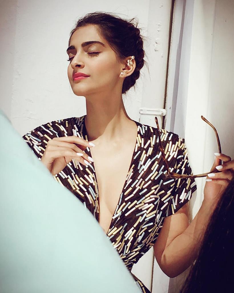 Sonam Kapoor, Cannes 2016, Sonam Cannes, Sonam Kapoor Cannes look, Sonam Cannes 2016, Sonam Cannes black dress, Sonam Kapoor in black, Sonam Kapoor in white, Sonam Kapoor cannes 2016, Cannes, Entertainment news