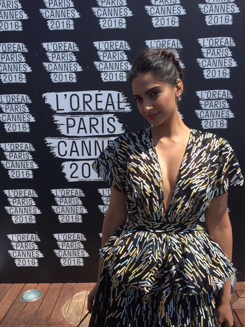 Sonam Kapoor, Cannes 2016, Sonam Cannes, Sonam Kapoor Cannes look, Sonam Cannes 2016, Sonam Cannes black dress, Sonam Kapoor in black, Sonam Kapoor in white, Sonam Kapoor cannes 2016, Cannes, Entertainment news