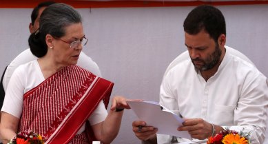 Congress President Mukherjee, Congress to meet President, Sonia Gandhi to meet President, Rahul Gandhi President Mukherjee, Congress BJP, Congress submits memorandum to President, Budget Session, Chidambaram President, India news, Indian Express