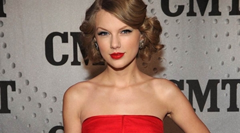 Taylor Swift brightens up children's day with visit to sick kids