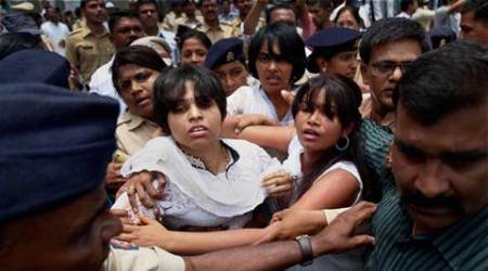 Trupti Desai, Rights activist Trupti Desai, Bhumata Brigade president Trupti Desai, Trupti Desai beats mn Who raep wonam, man rapes won am on pretext of marriage, latest news, India news, India crime news, latest news,