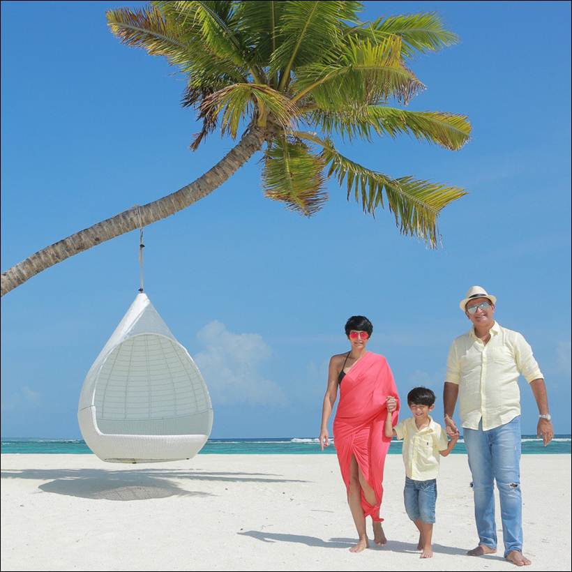 mandira bedi, mandira bedi holiday, mandira bedi maldives, mandira bedi husband, mandira bedi son