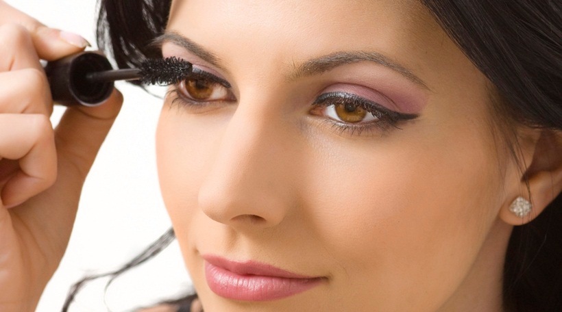 DIY tips, beauty tips, fashion tips, monsoon, summer, rains, skin, hair, clothes, mascara, make-up, bronzer, shoes, lipsticks, concealer, eye shadow, bags, purses, handbags, primer, powder blush