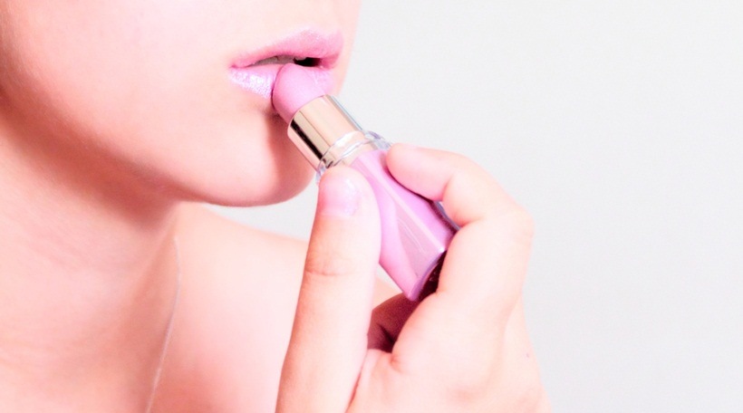 DIY tips, beauty tips, fashion tips, monsoon, summer, rains, skin, hair, clothes, mascara, make-up, bronzer, shoes, lipsticks, concealer, eye shadow, bags, purses, handbags, primer, powder blush