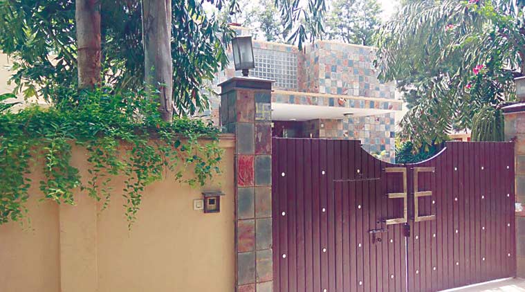 CHATTARPUR FARMHOUSE, CHATTARPUR robbery, CHATTARPUR farmhouse robbery, CHATTARPUR gated colony robber, CHATTARPUR buglers, delhi news, ncr news, latest news