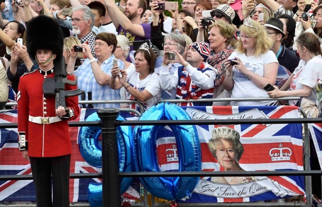 UK queen, queen Elizabeth, Queen of England, Kate Middleton, Prince williams, trooping, UK trooping, Uk colour of paradise, Elizabeth II, queen Elizabeth 90th Birthday,