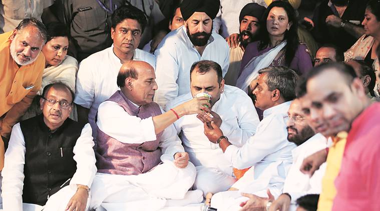 ndmc, murder of ndmc official, Maheish Girri, arvind kejriwal, aap, Maheish Girri protest, Maheish Girri hunger strike, hunger strike, jantar mantar, indian express news, india news