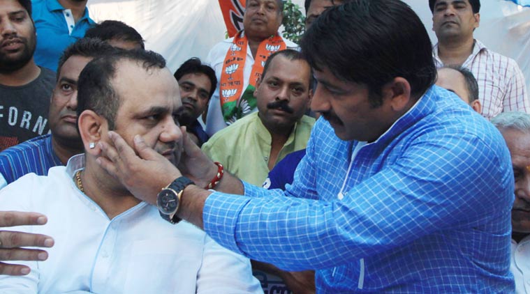 arvind kejriwal, Mahiesh girri, Mahiesh girri hunger strike, kejriwal home Mahiesh girri hunger strike, NDMC lawyer death, swamy kejriwal, protest outside kejriwal house, maheish girri, mm khan, kejriwal house protest, swamy protest outside kejriwal house, india news, latest news