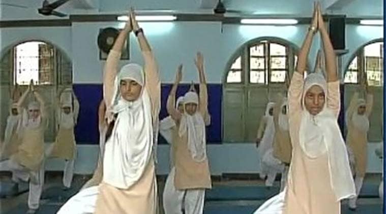yoga, world yoga day, anjuman-e-islami, muslim doing yoga, muslim girls doing yoga, muslim students doing yoga, yoga in ramzan, yoga help in ramzan, yoga help in fasting, yoga help in roza