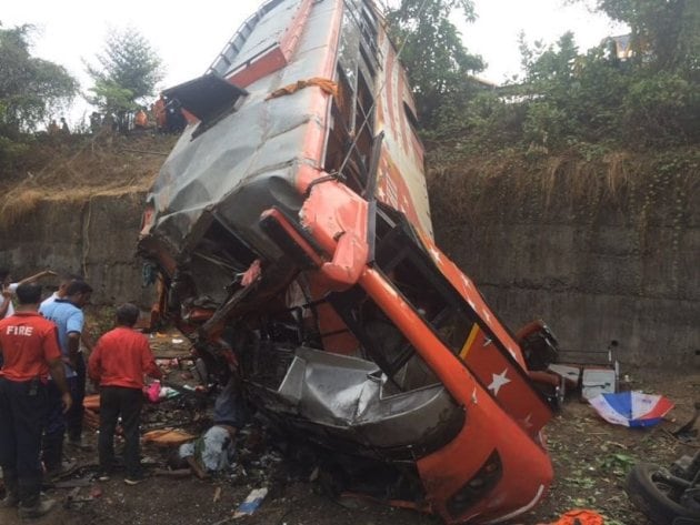 expressway accident, Mumbai Pune expressway, news, pune mumbai expressway accident, Mumbai to pune, mumbai pune highway, mumbai pune highway accident, mumbai pune expressway photos, mumbai accident, pune accident, expressway accident, news, mumbai news, pune news, india news