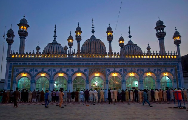 Ramadan in Pakistan: Fasting, feasting and faith | Picture Gallery ...