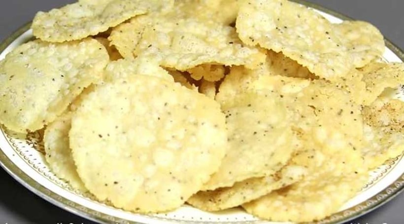 Monsoon snacks, monsoon food, snacks for monsoon, monsoon snacks recipes, Express recipes, dabeli, samosa, kachori, masala peanuts, aloo tikki, rice papdi