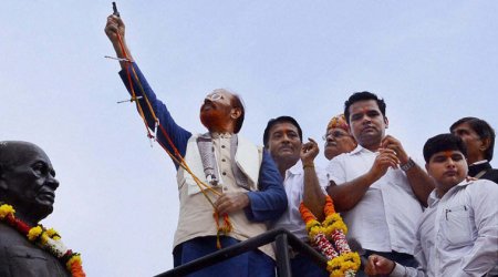 vanzara, sardar patel, vanzara sardar patel garland toy gun, vanzara sardar patel toy gun, vanzara sardar patel statue controversy, patidar protest, patel quota agitation, gujarat news, india news, latest news