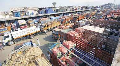 Farm marketing reforms, maharashtra farmers, open market, farmer sell in open market, licensed traders, Agriculture Produce Market Committee, APMC markets, national agriculture mission, apmc, devendra fadnavis, indian express news, india news