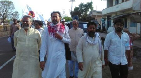 Yogendra Yadav, Yogendra Yadav in Marathwada, Yadav in Marathwada, Swaraj Abhiyan padyatra, Swaraj Abhiyan in Marathwada, Yadav on Modi, Yogendra Yadav on Narendra Modi, Yogendra Yadav on farmer suicide, Maharashtra farmer suicide, Yogendra Yadav on Rahul Gandhi, Latur suicides, Marathwada suicides, latest news, india news, drought in Maharashtra