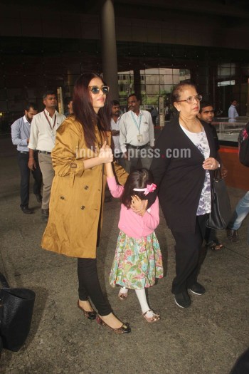 Swarya Rai Xxx - Aishwarya Rai Bachchan's mother falls during a scuffle with media at the  airport | Entertainment Gallery News,The Indian Express