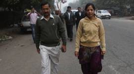 Kejriwal wife, Arvind Kejriwal wife, Kejriwal wife VRS, Kejriwal Arvind Kejriwal, Modi, Narendra Modi, Sunita Kejriwal, Sunita Kejriwal VRS, Kejriwal wife retires, Sunita kejriwal retires, India news, national news, latest news, news, Income Tax department Sunita, Kejriwal, PM Modi