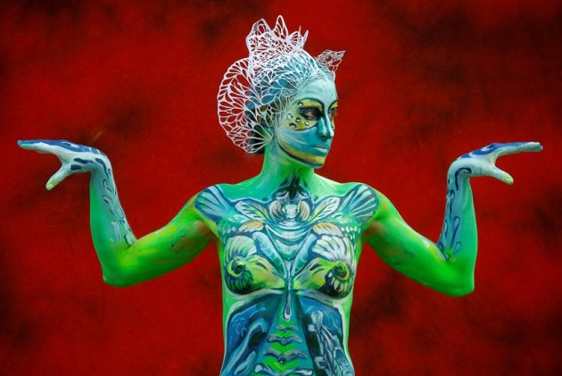 Living art! Stunning photos of models wearing paint at World ...