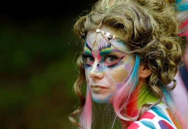 PHOTOS: Living art! Stunning photos of models wearing paint at World ...