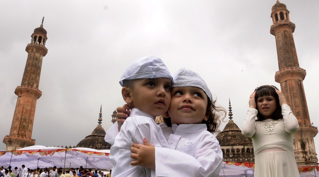 Eid Mubarak: Indian Muslims start Eid al-Fitr celebrations 