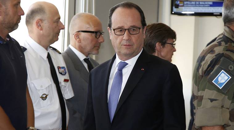 French President Francois Hollande (C) arrives to attend a meeting at the Prefecture the day after the Bastille Day truck attack, in Nice, France, July 15, 2016. REUTERS/Eric Gaillard