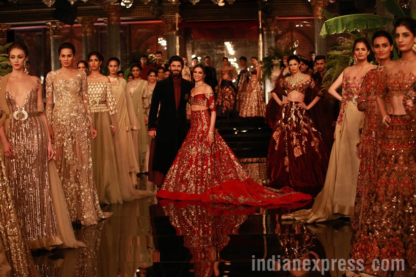 Manish malhotra hotsell dresses 2016