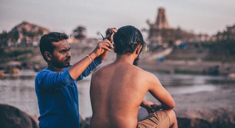 India To Iraq This ‘nomad Barber Travels The World Cutting Hair At Exotic Locales Trending