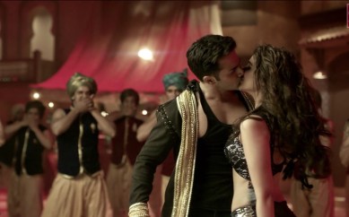 Parineeti Chopra, Varun Dhawan, Parineeti Chopra kiss, Parineeti Chopra Varun Dhawan, Parineeti, Varun, Parineeti Varun Kiss, Parineeti Chopra Varun Dhawan Kiss, Parineeti Chopra kissing scene, Jaaneman Aah, Dishoom, Parineeti Chopra Jaaneman Aah, Parineeti Jaaneman Aah kiss, Parineeti Chopra kiss dishoom, Entertainment