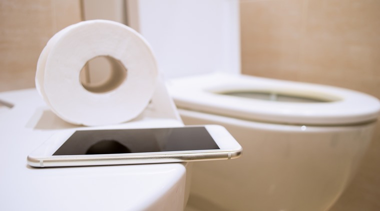 social media, social media addiction, using phone in toilet, toilet humour, toilet and social media, social media habits, android phones, iphones 