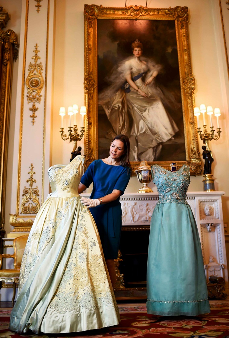 Queens Wardrobe Goes On Display At Buckingham Palace Exhibit See Pics Fashion News The 0297